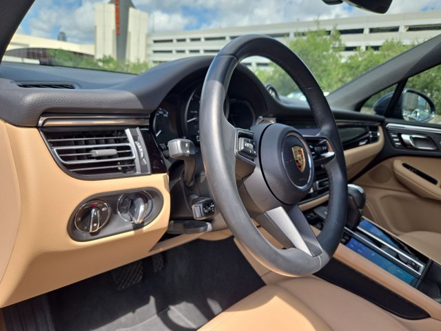 Used 2025 Porsche Macan Turbo AWD/4WD image 9