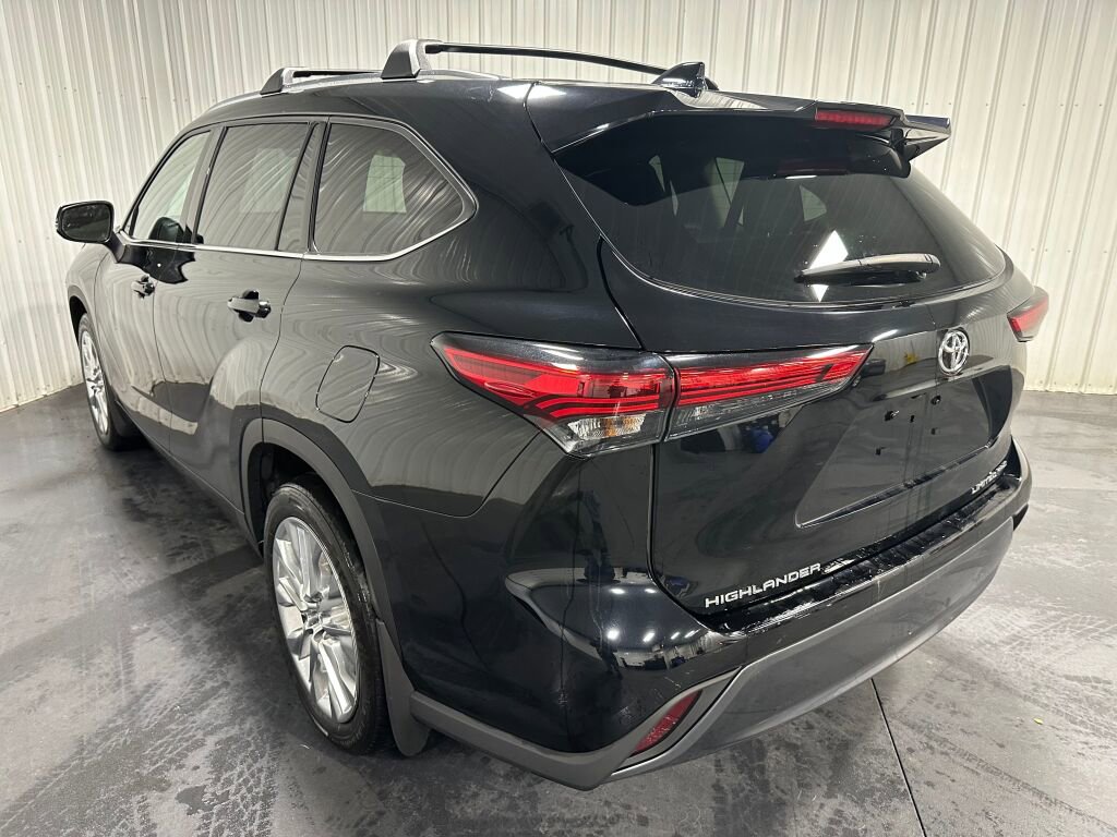 Used 2022 Toyota Highlander Limited AWD/4WD image 3