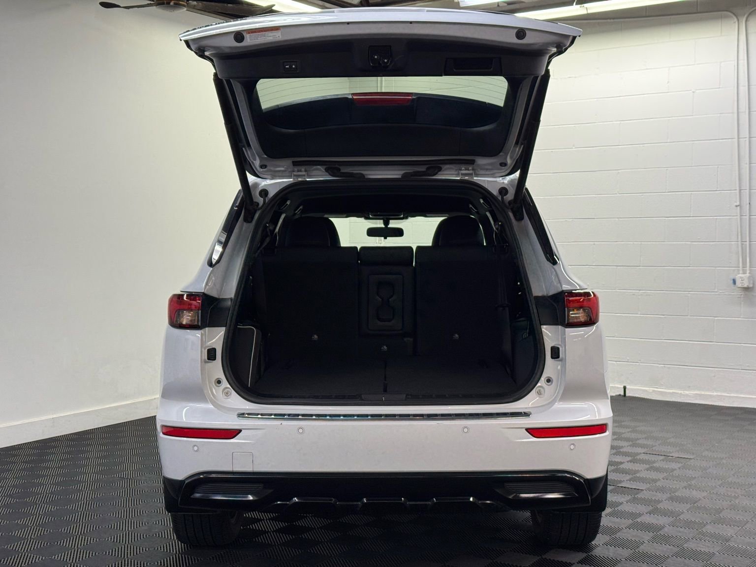 Used 2023 Mitsubishi Outlander SE Black Edition image 35