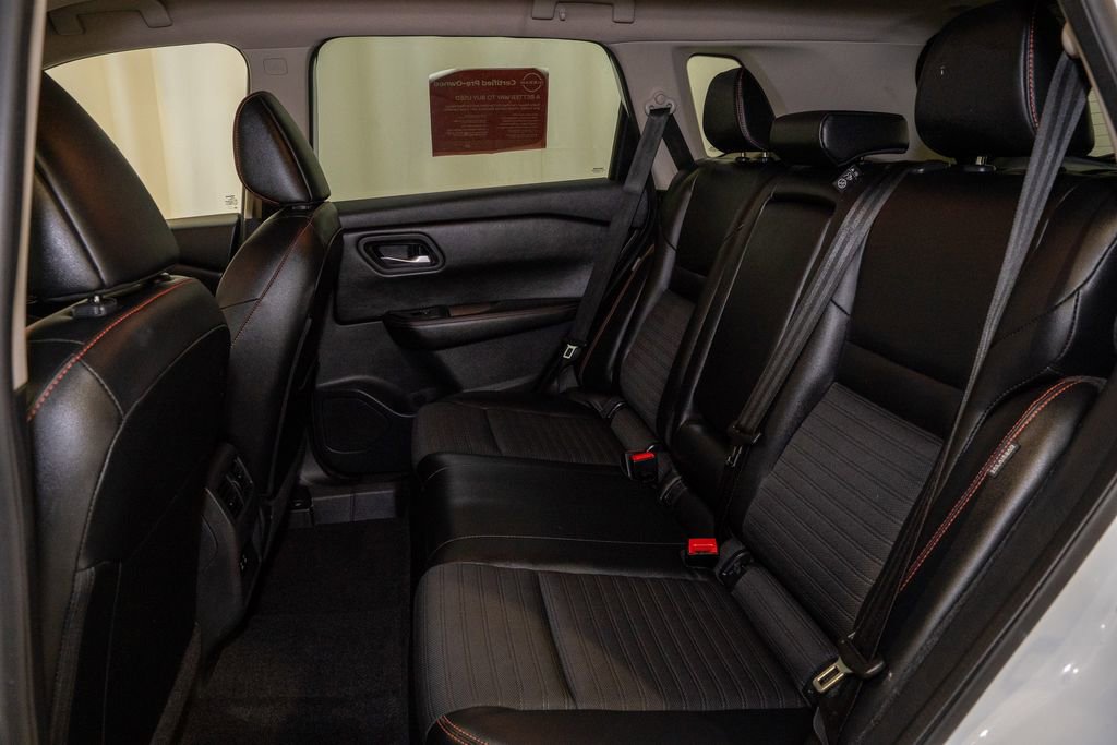 Certified 2025 Nissan Rogue SV image 9