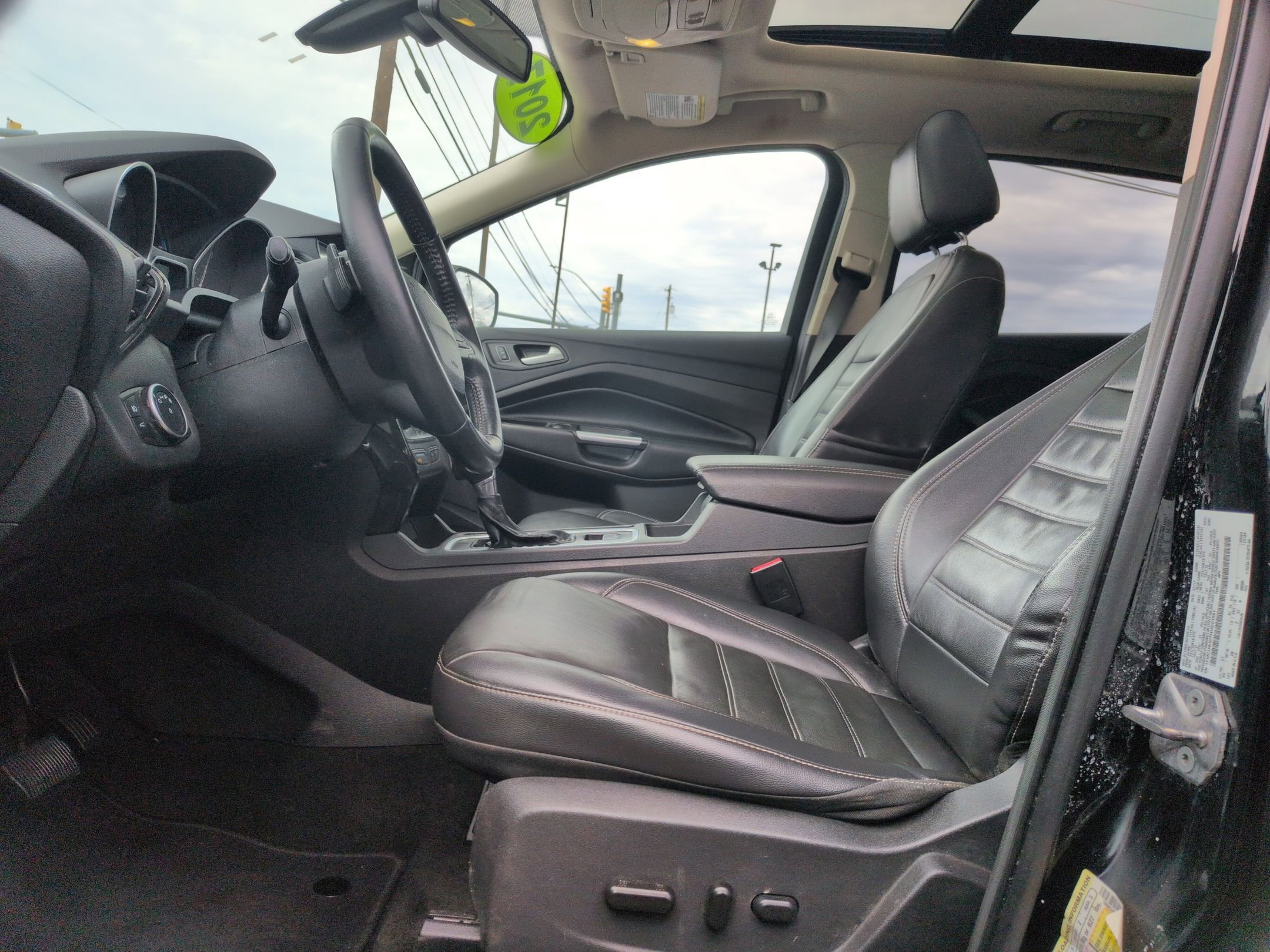 Used 2017 Ford Escape Titanium image 12