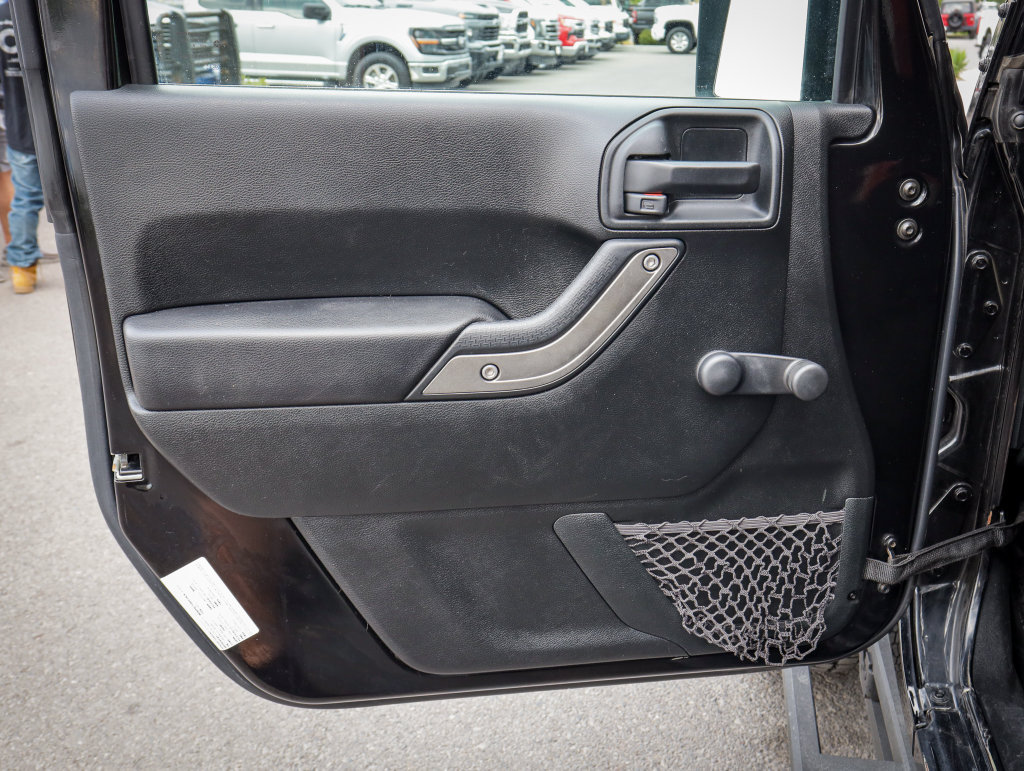 Used 2018 Jeep Wrangler Sport AWD/4WD image 14