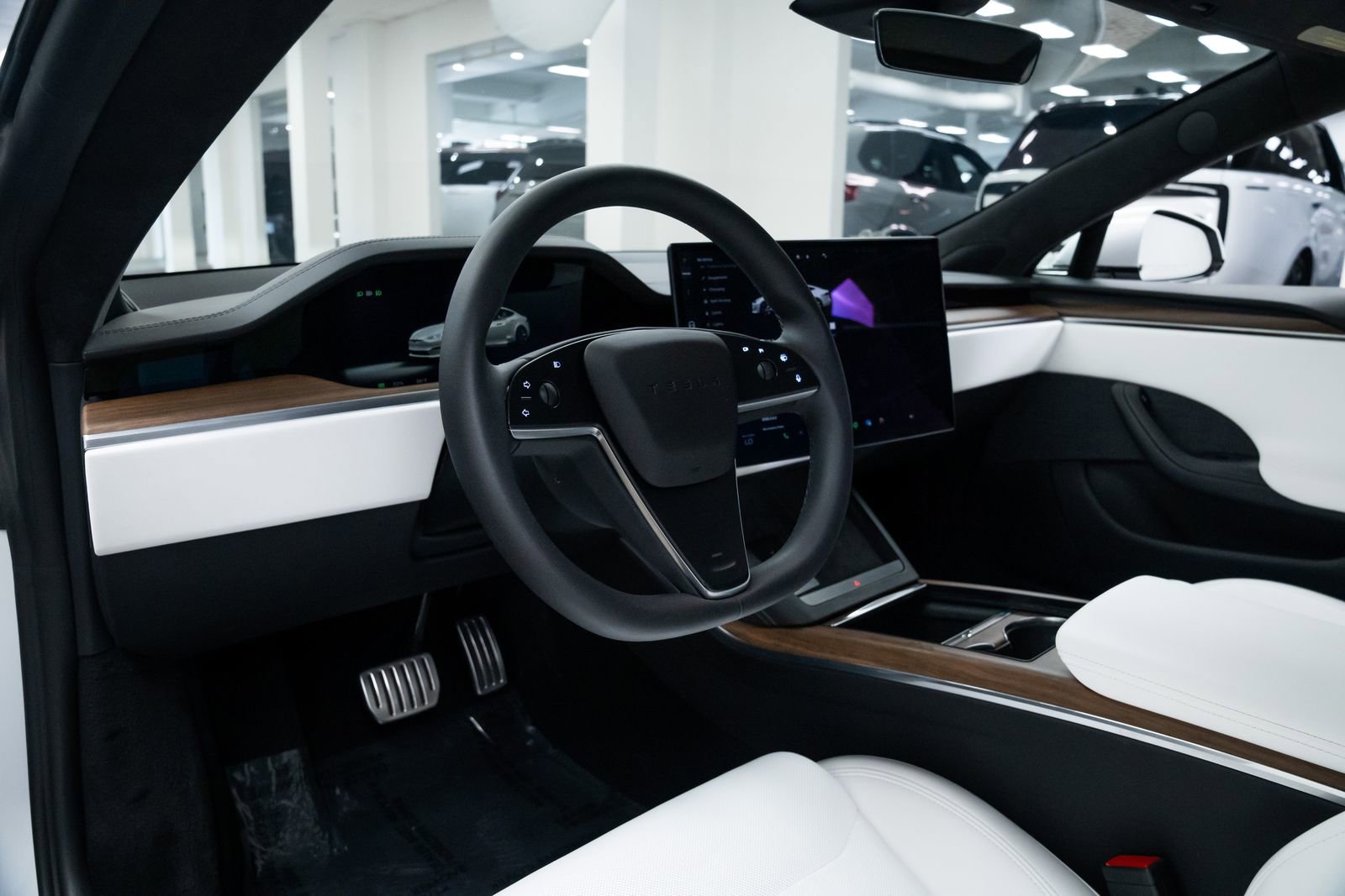 Used 2024 Tesla Model S image 18