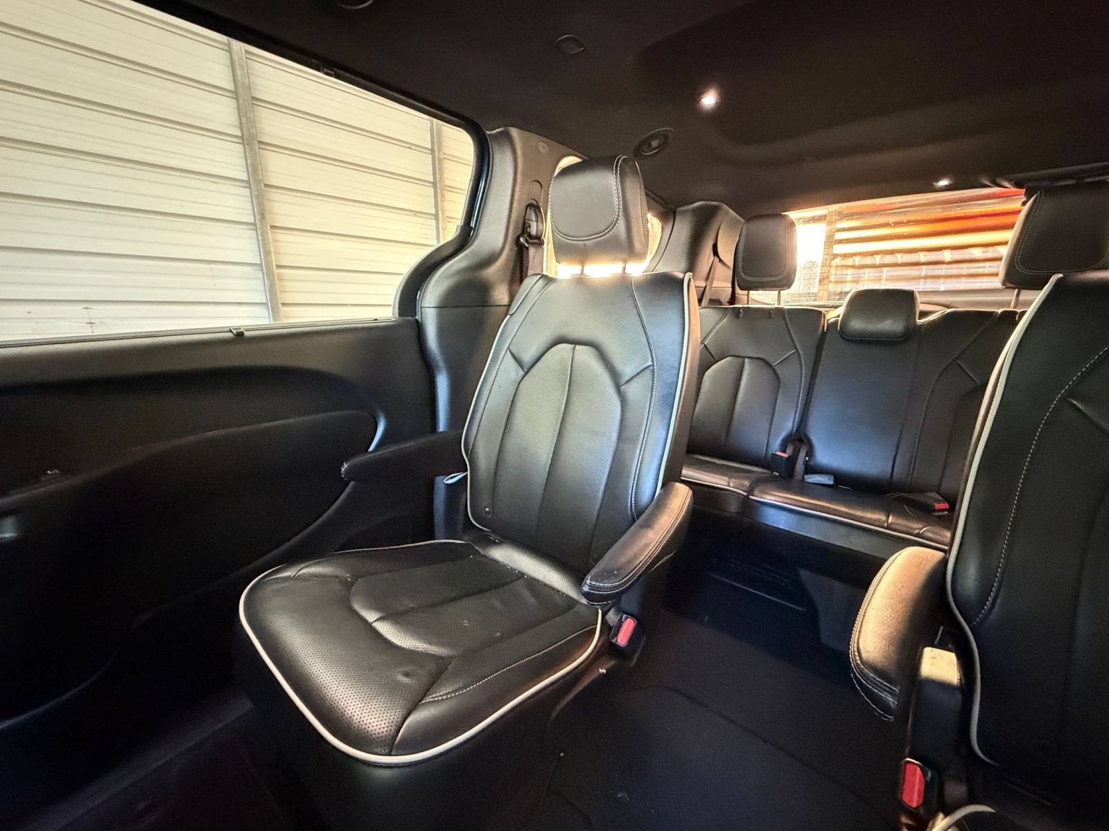 Used 2025 Chrysler Pacifica Limited FWD image 43