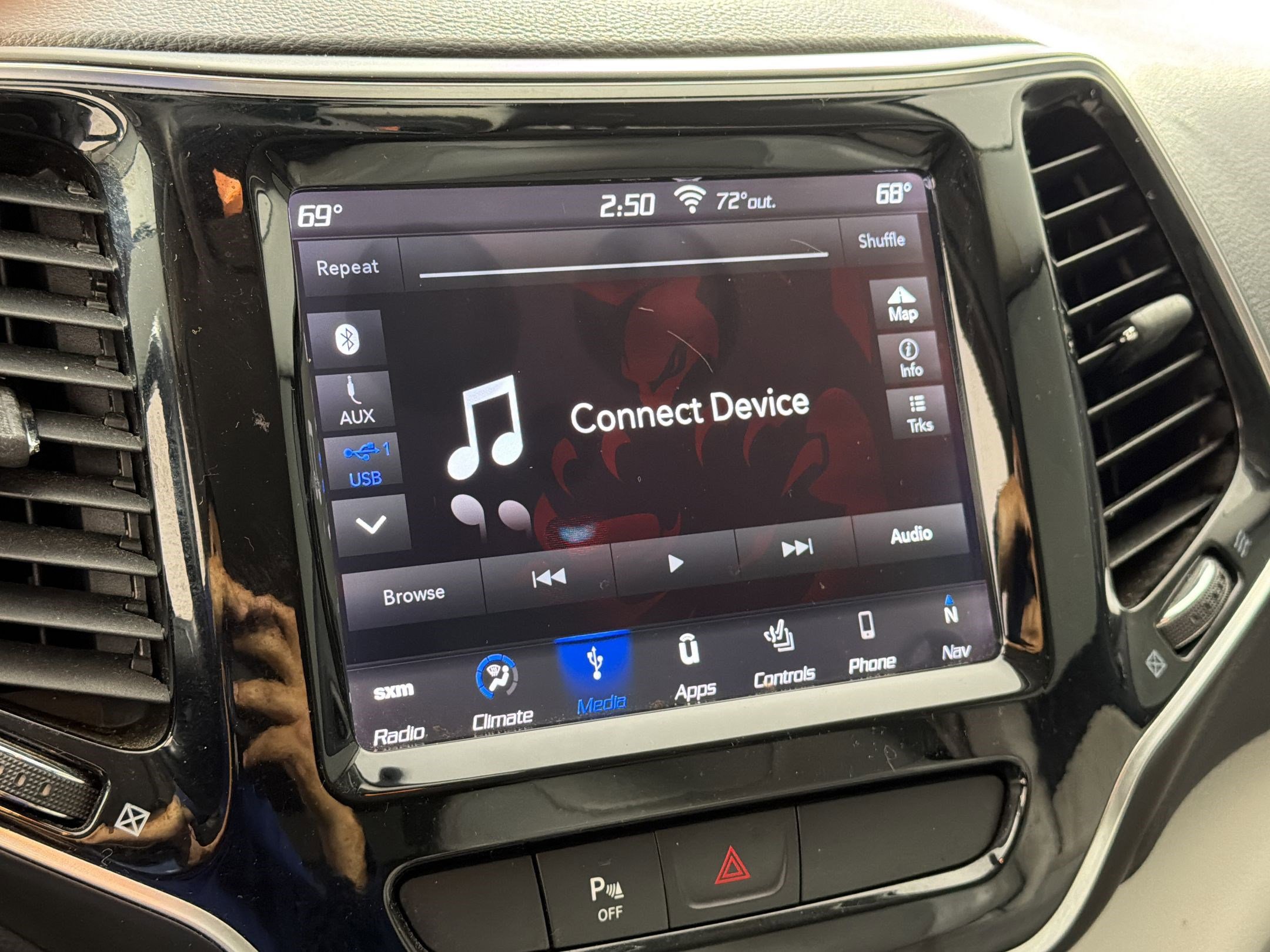 Used 2019 Jeep Cherokee Limited FWD image 24