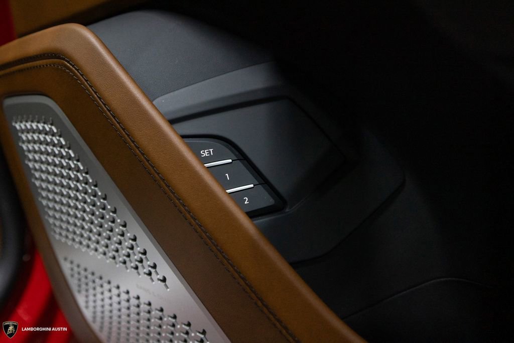 Used 2022 Lamborghini Urus image 38