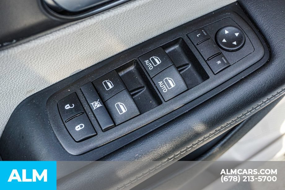 Used 2024 Chrysler Pacifica Touring-L FWD image 52