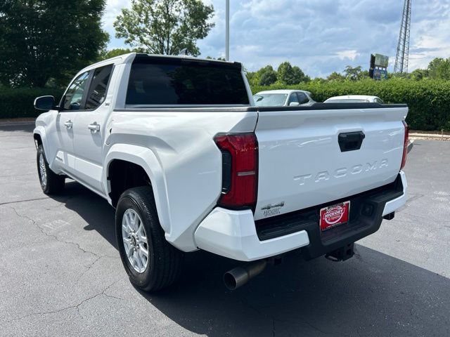 Used 2024 Toyota Tacoma SR5 AWD/4WD image 11