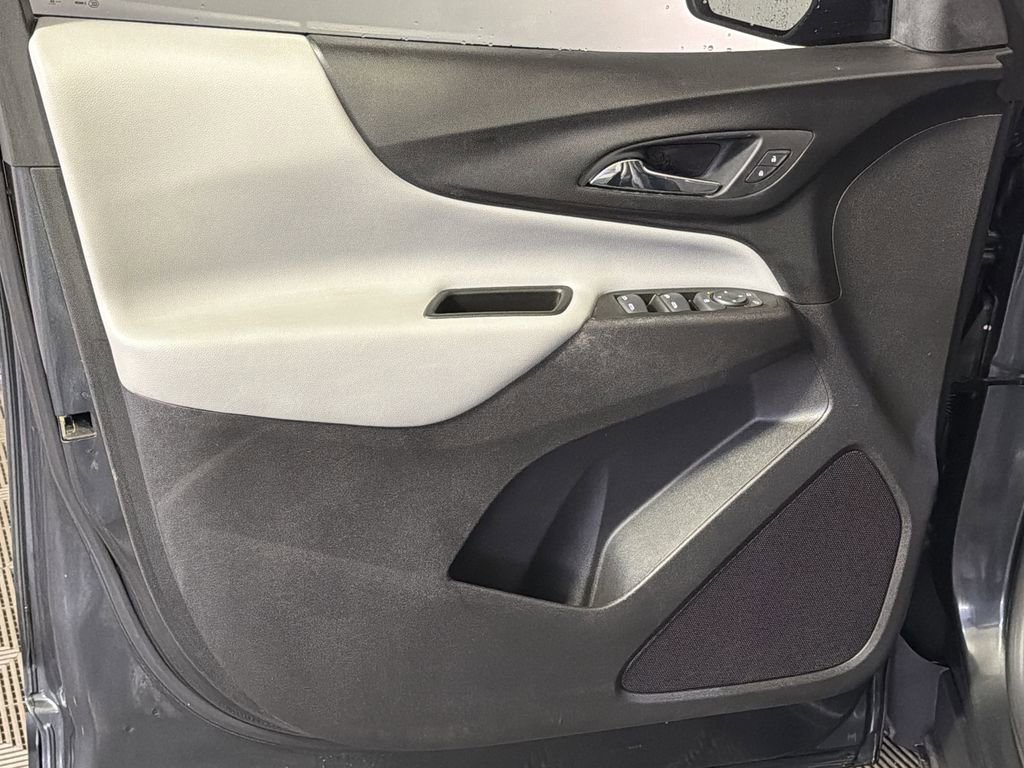 Used 2020 Chevrolet Equinox LS image 9