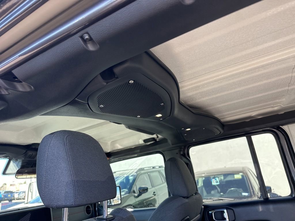 Used 2025 Jeep Wrangler Unlimited Rubicon image 13