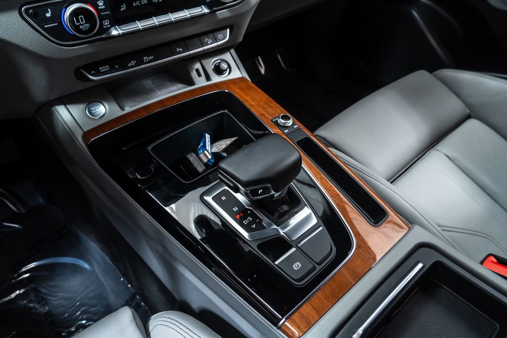 Used 2022 Audi Q5 e Premium w/ Convenience Package image 19