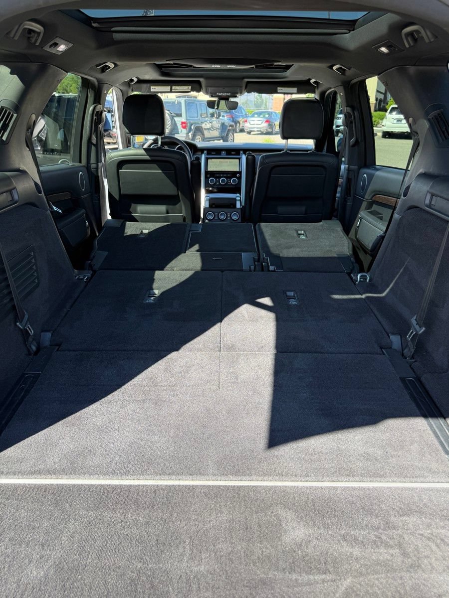 Used 2017 Land Rover Discovery HSE AWD/4WD image 22