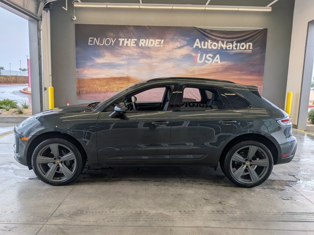 Used 2025 Porsche Macan AWD/4WD image 10