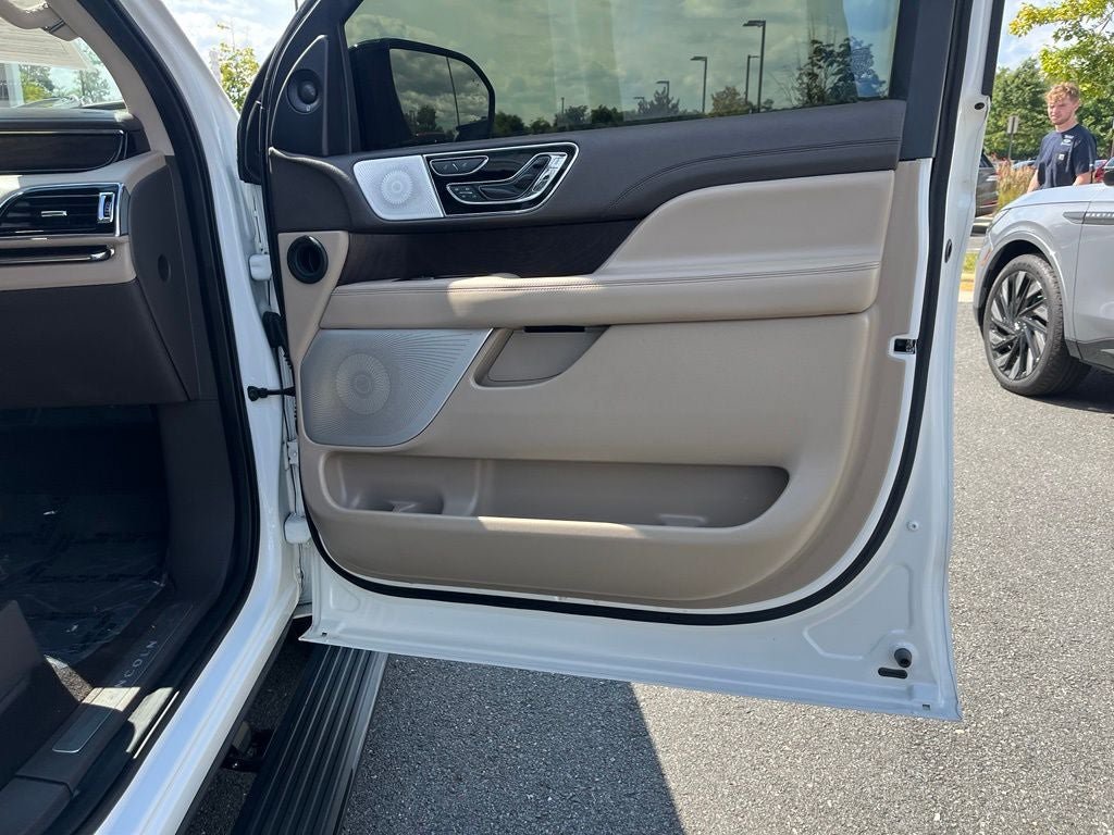 Certified 2023 Lincoln Navigator L Reserve AWD/4WD image 27