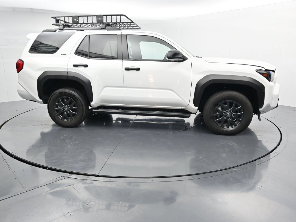 Used 2025 Toyota 4Runner SR5 AWD/4WD image 9