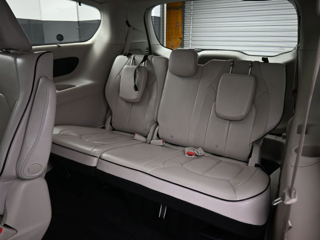 Used 2020 Chrysler Pacifica Limited w/ Advanced Safetytec Group image 46