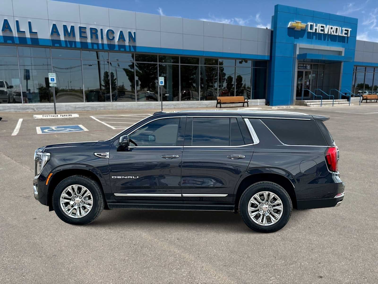 Used 2026 GMC Yukon Denali w/ Sun & Power Step Package AWD/4WD image 5