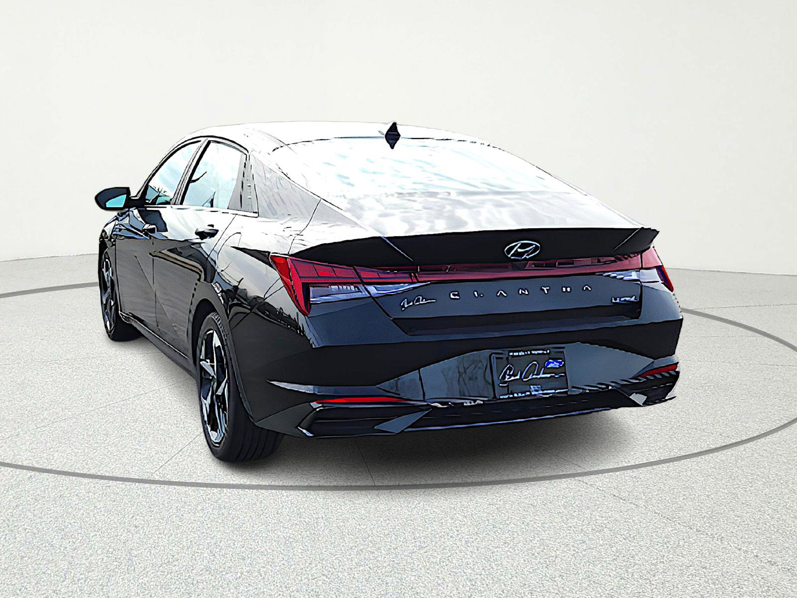 Used 2023 Hyundai Elantra Limited image 5