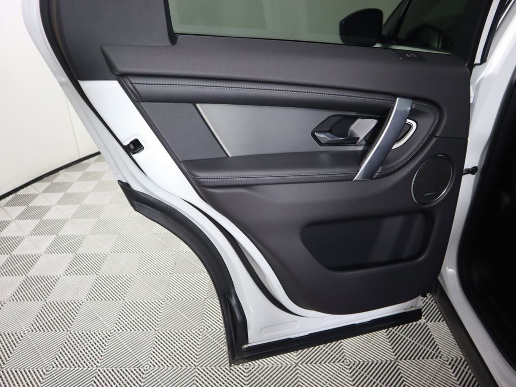 Used 2025 Land Rover Discovery Sport Dynamic SE image 27