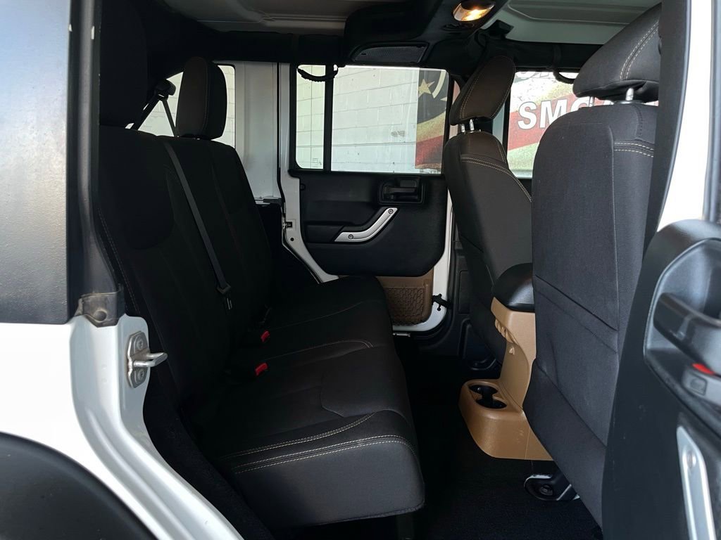 Used 2016 Jeep Wrangler Unlimited Rubicon w/ Connectivity Group image 15