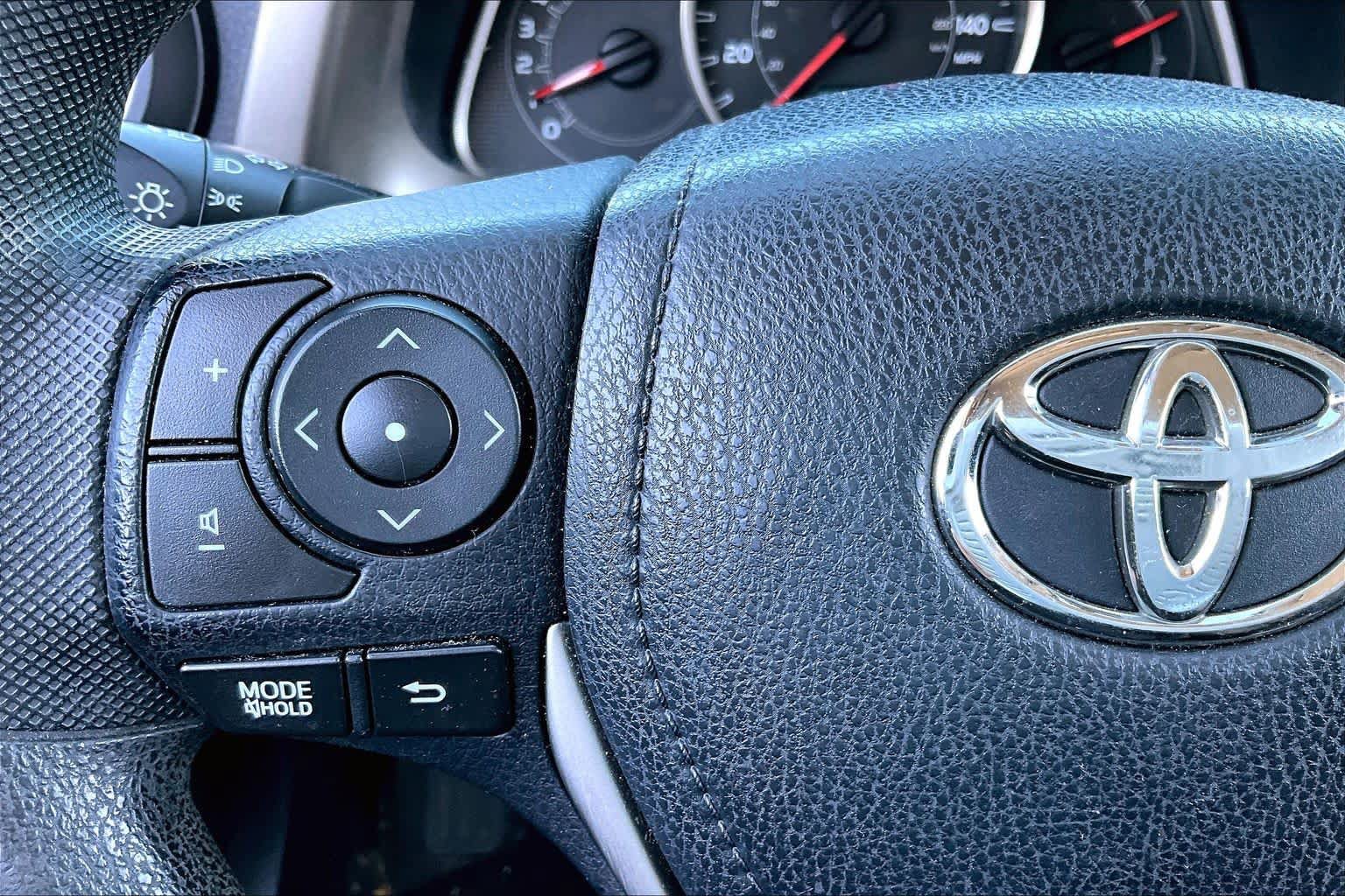 Used 2015 Toyota RAV4 LE AWD/4WD image 24