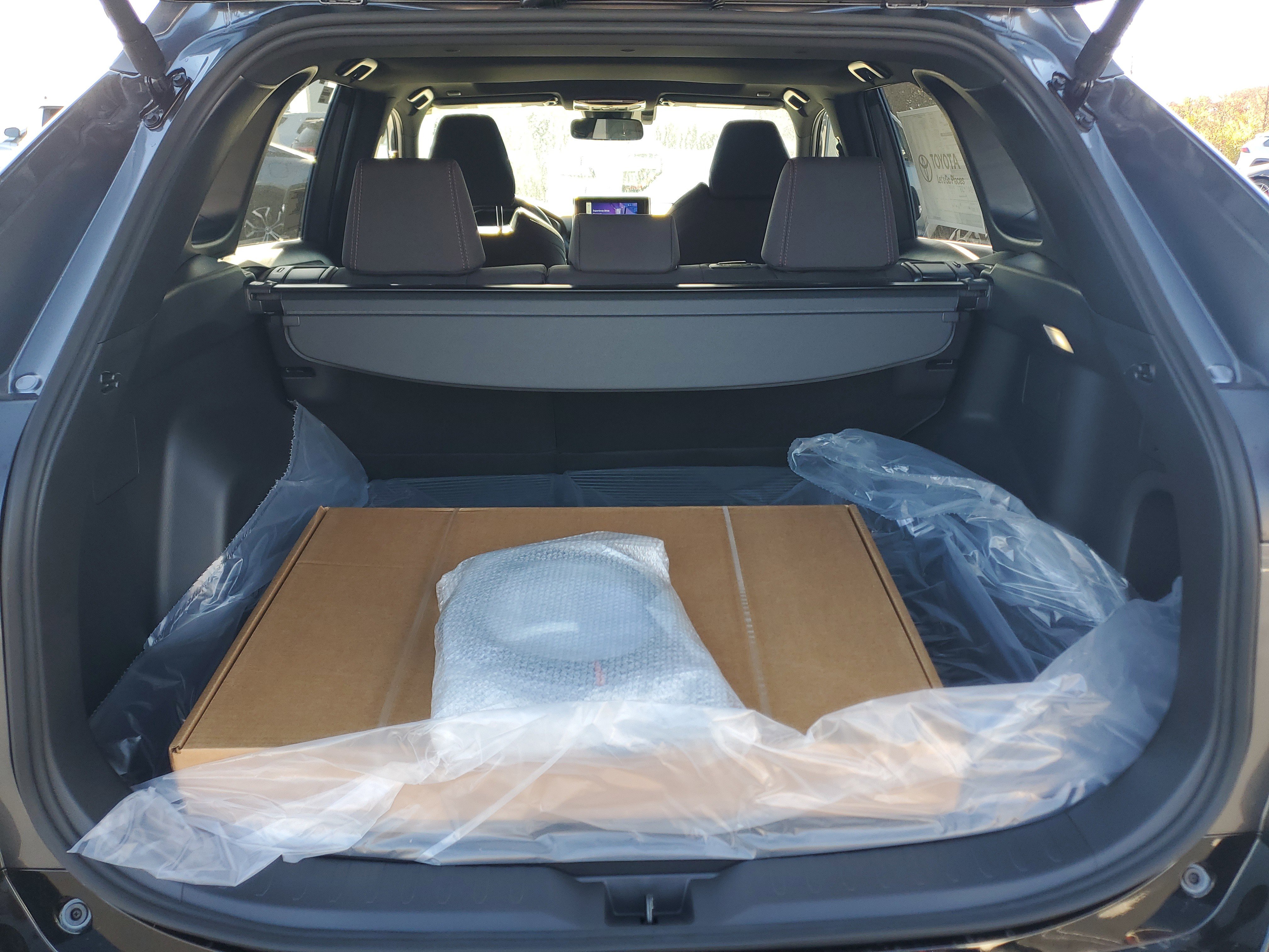 New 2025 Toyota RAV4 SE image 9