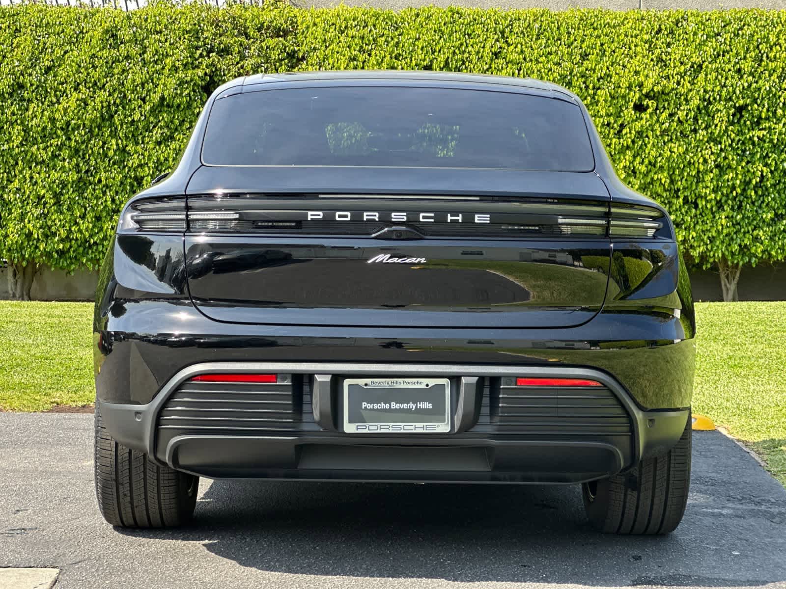 New 2026 Porsche Macan Electric RWD image 7