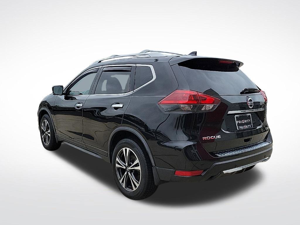 Used 2019 Nissan Rogue SV w/ Sun & Sound Touring Package AWD/4WD image 3