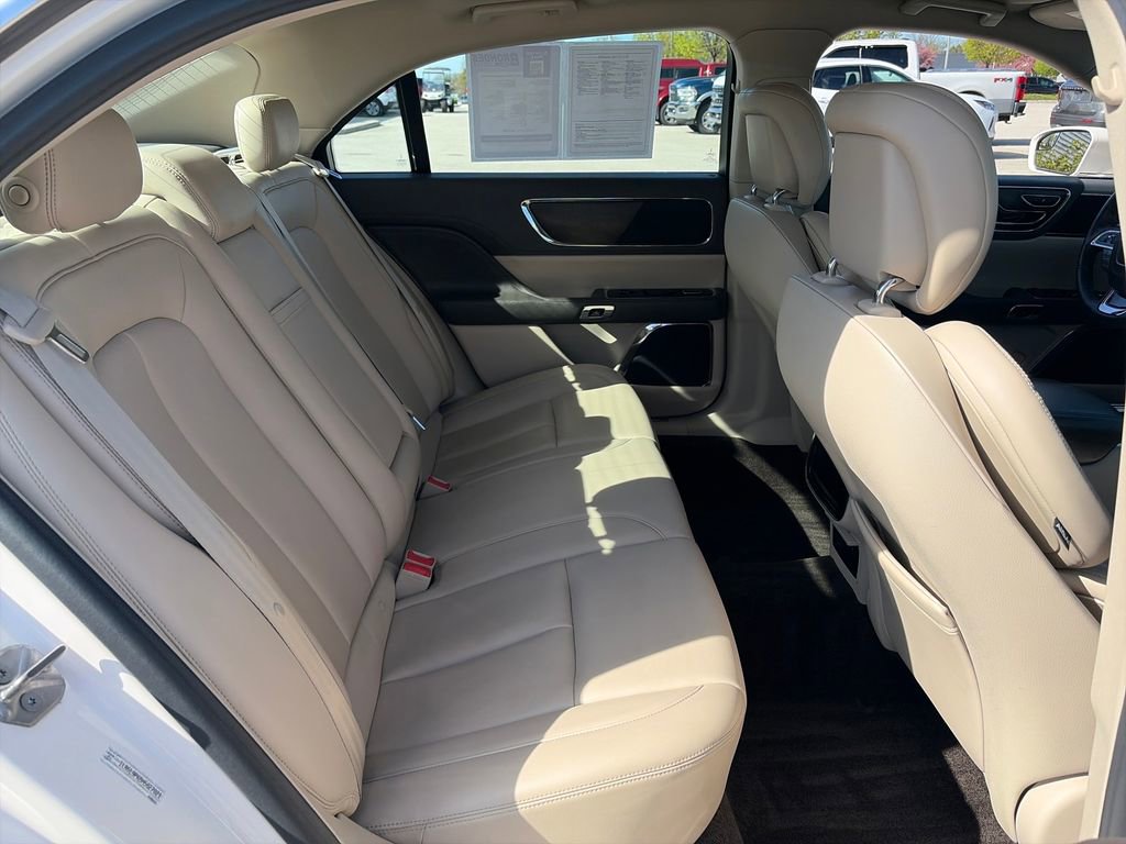 Used 2017 Lincoln Continental Premiere FWD image 32