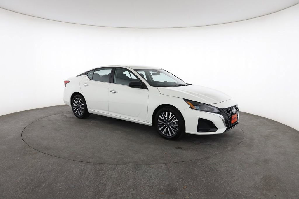 Used 2025 Nissan Altima 2.5 SV image 2