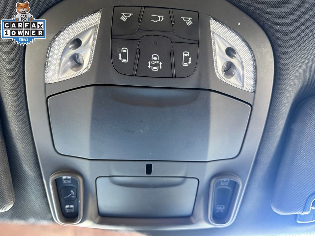 Used 2025 Chrysler Pacifica Limited image 29