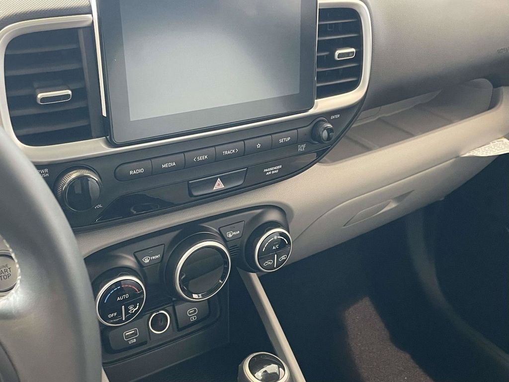New 2025 Hyundai Venue SEL FWD image 15