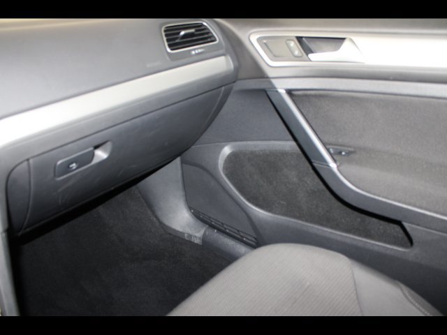 Used 2016 Volkswagen Golf S FWD image 15