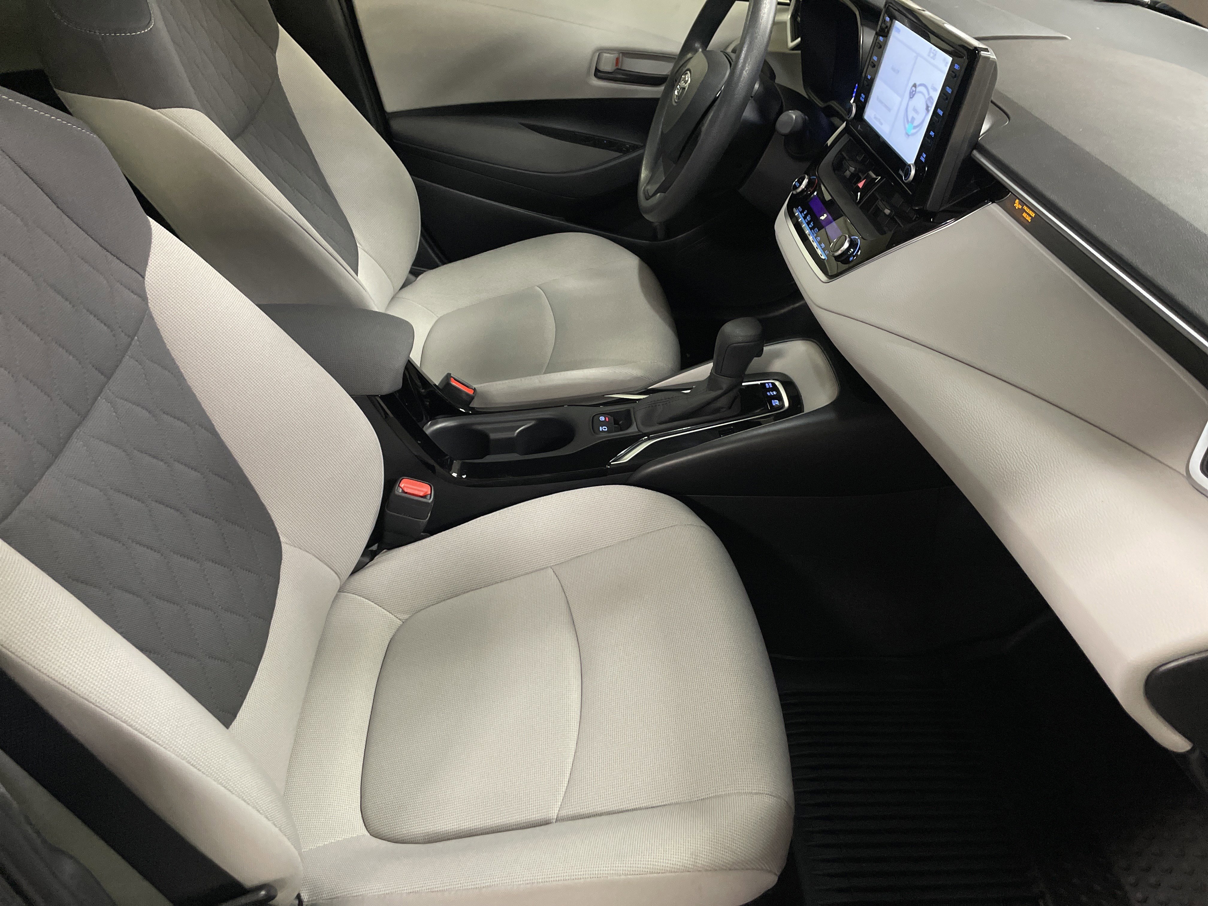 Used 2022 Toyota Corolla LE image 35