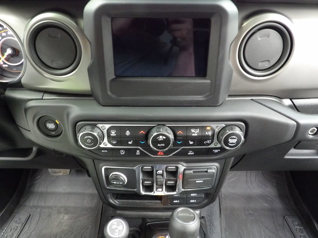 Used 2021 Jeep Gladiator Sport AWD/4WD image 17
