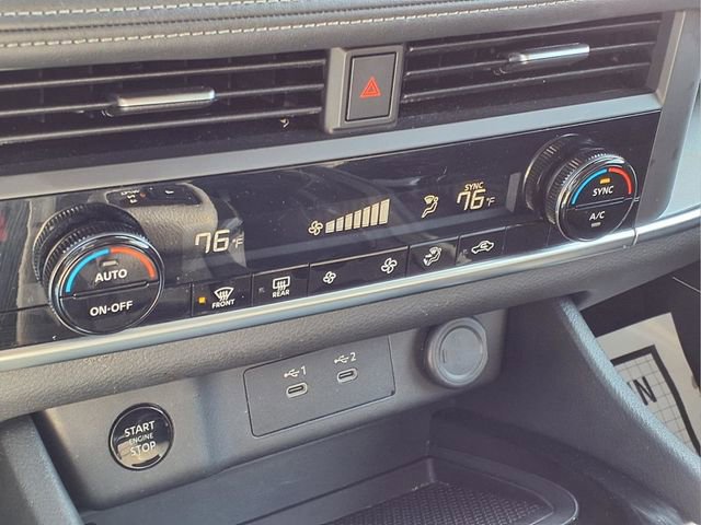 Used 2025 Nissan Rogue SV image 11