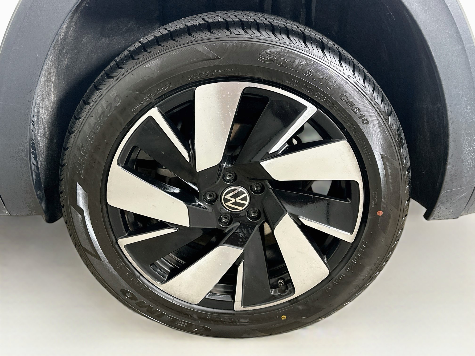 Used 2025 Volkswagen Atlas Cross Sport SE FWD image 11