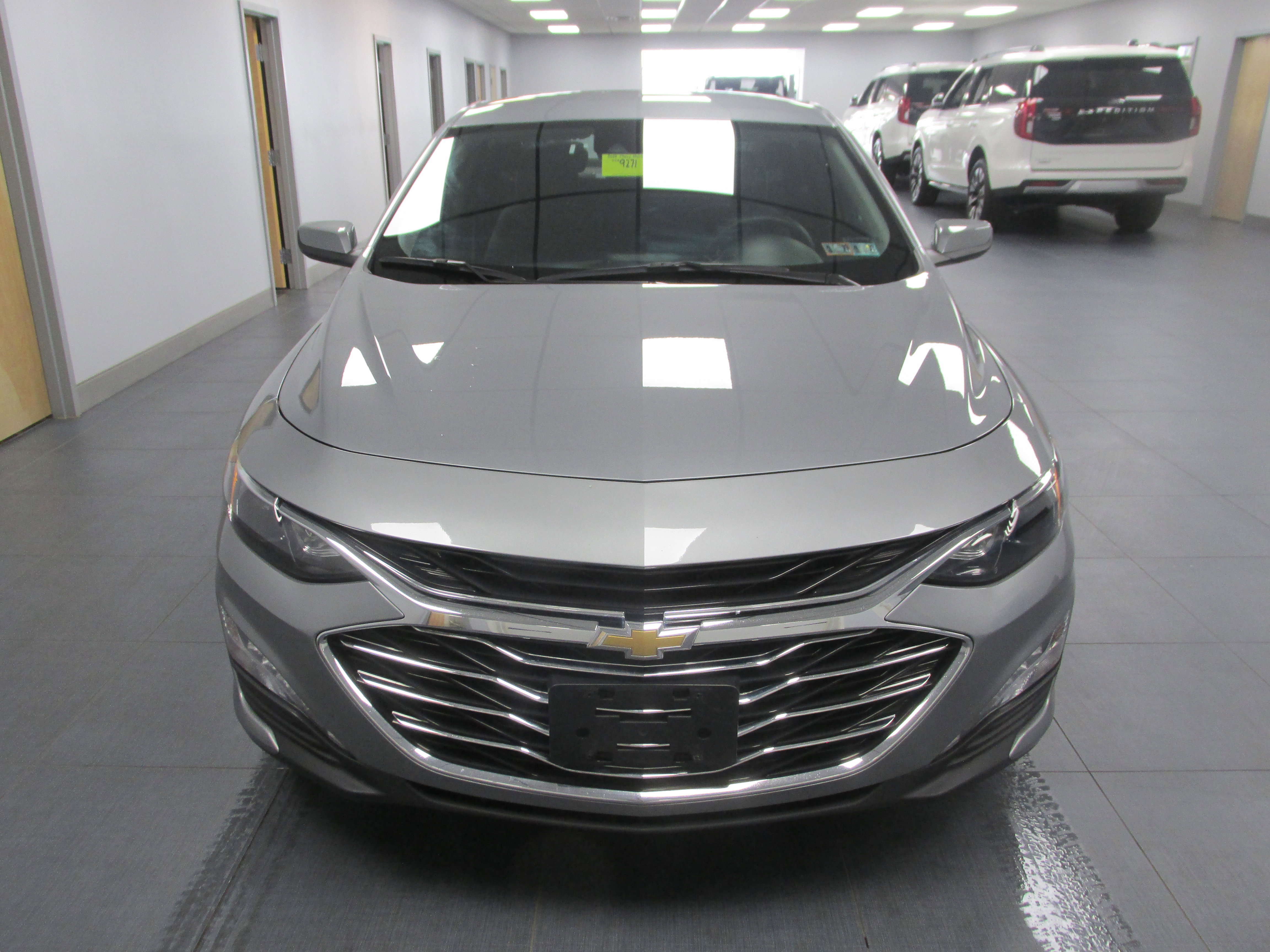 Used 2024 Chevrolet Malibu LT image 2