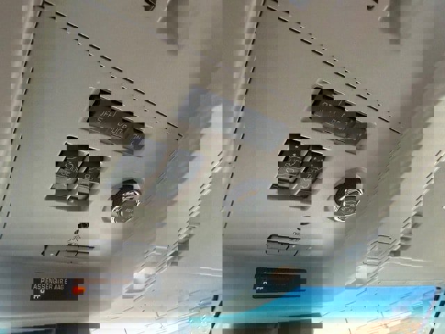 Used 2018 GMC Yukon XL SLT w/ Premium Edition image 19