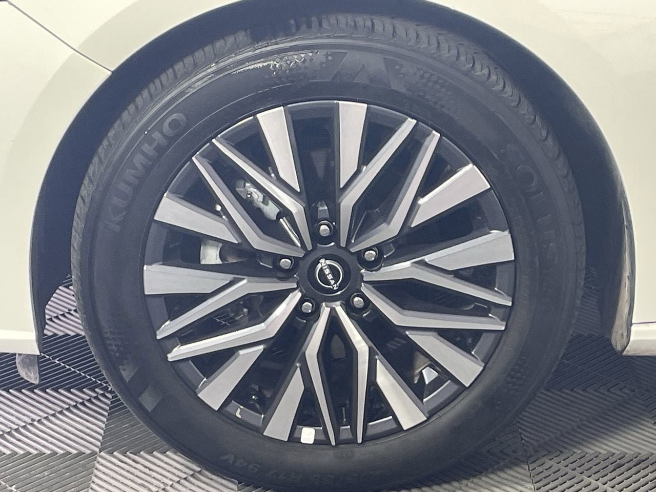 Used 2025 Nissan Altima 2.5 SV FWD image 10