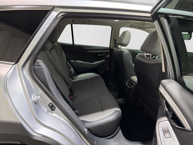 Used 2025 Subaru Outback Limited XT AWD/4WD image 34