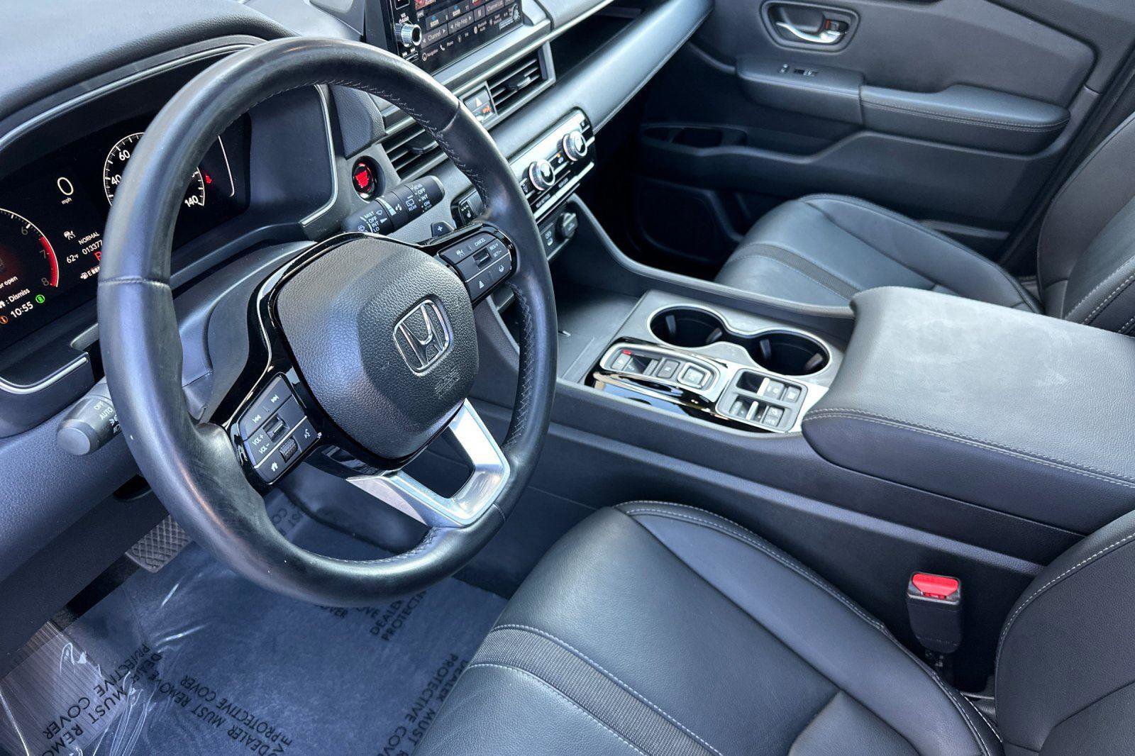 Certified 2025 Honda Pilot Touring image 10