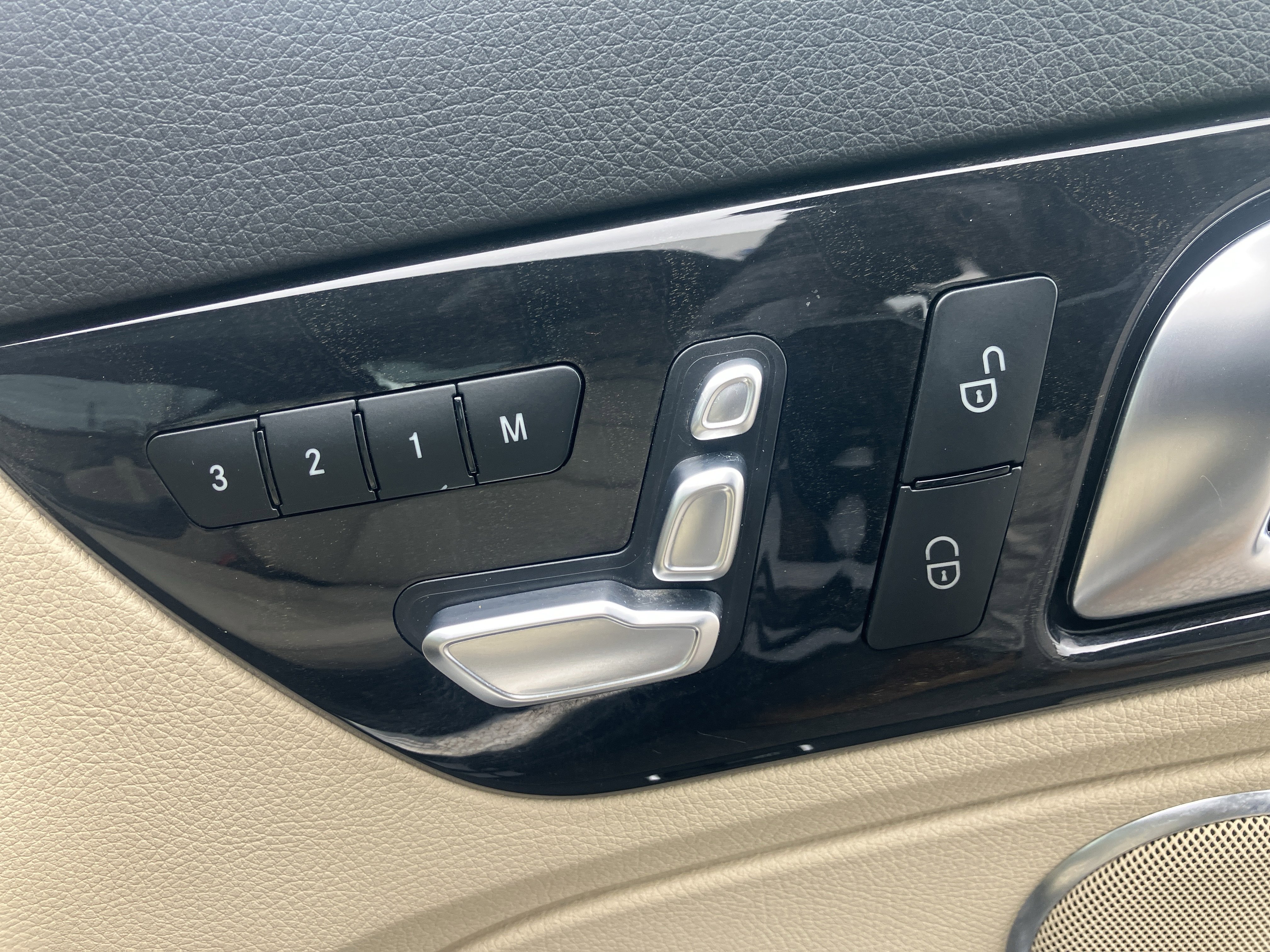 Used 2019 Mercedes-Benz SLC 300 image 11