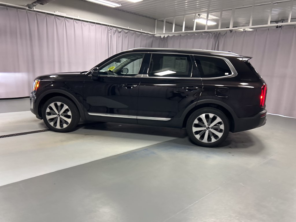 Used 2022 Kia Telluride EX w/ EX Premium Package FWD image 4