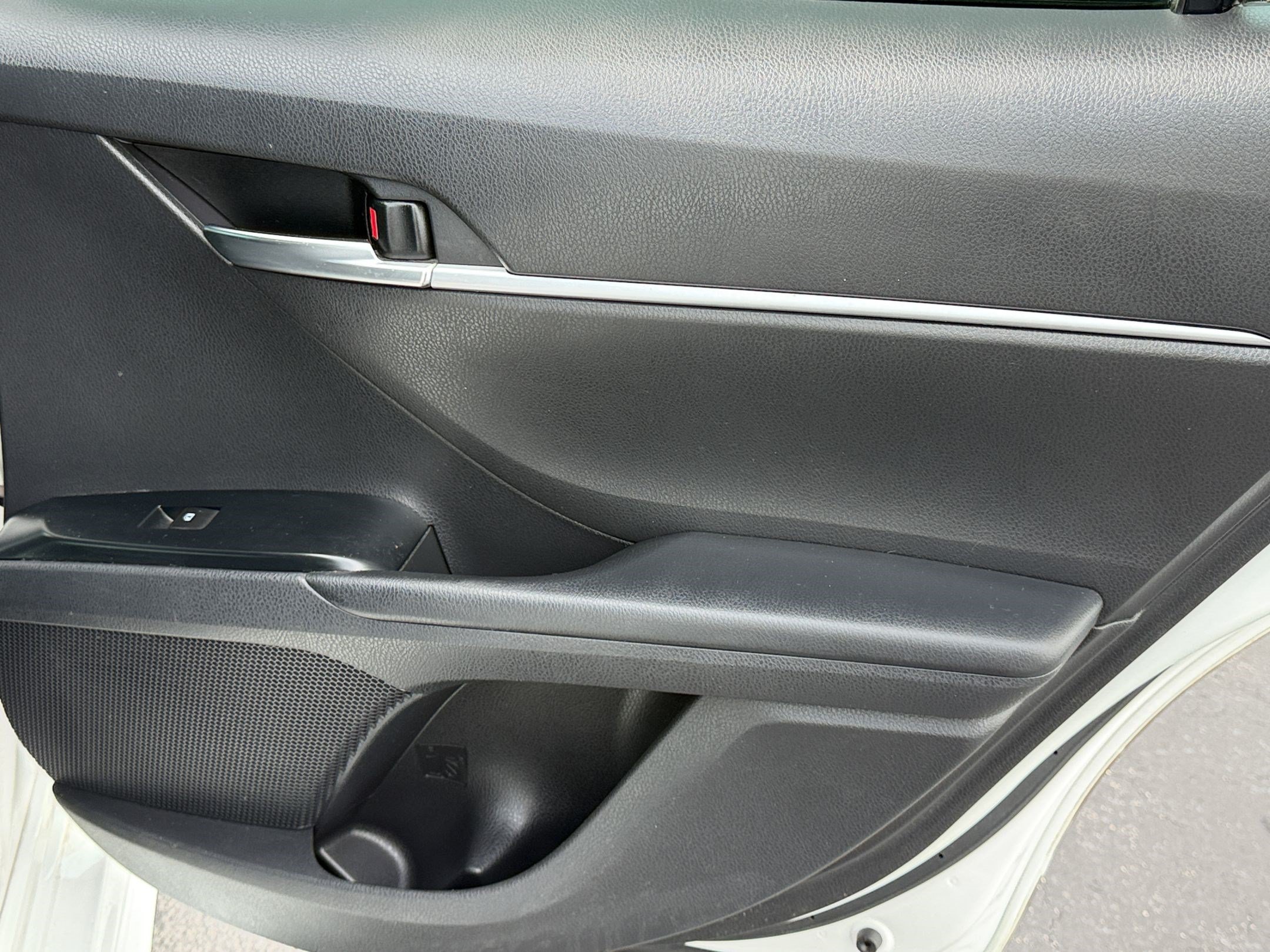 Used 2019 Toyota Camry SE FWD image 32