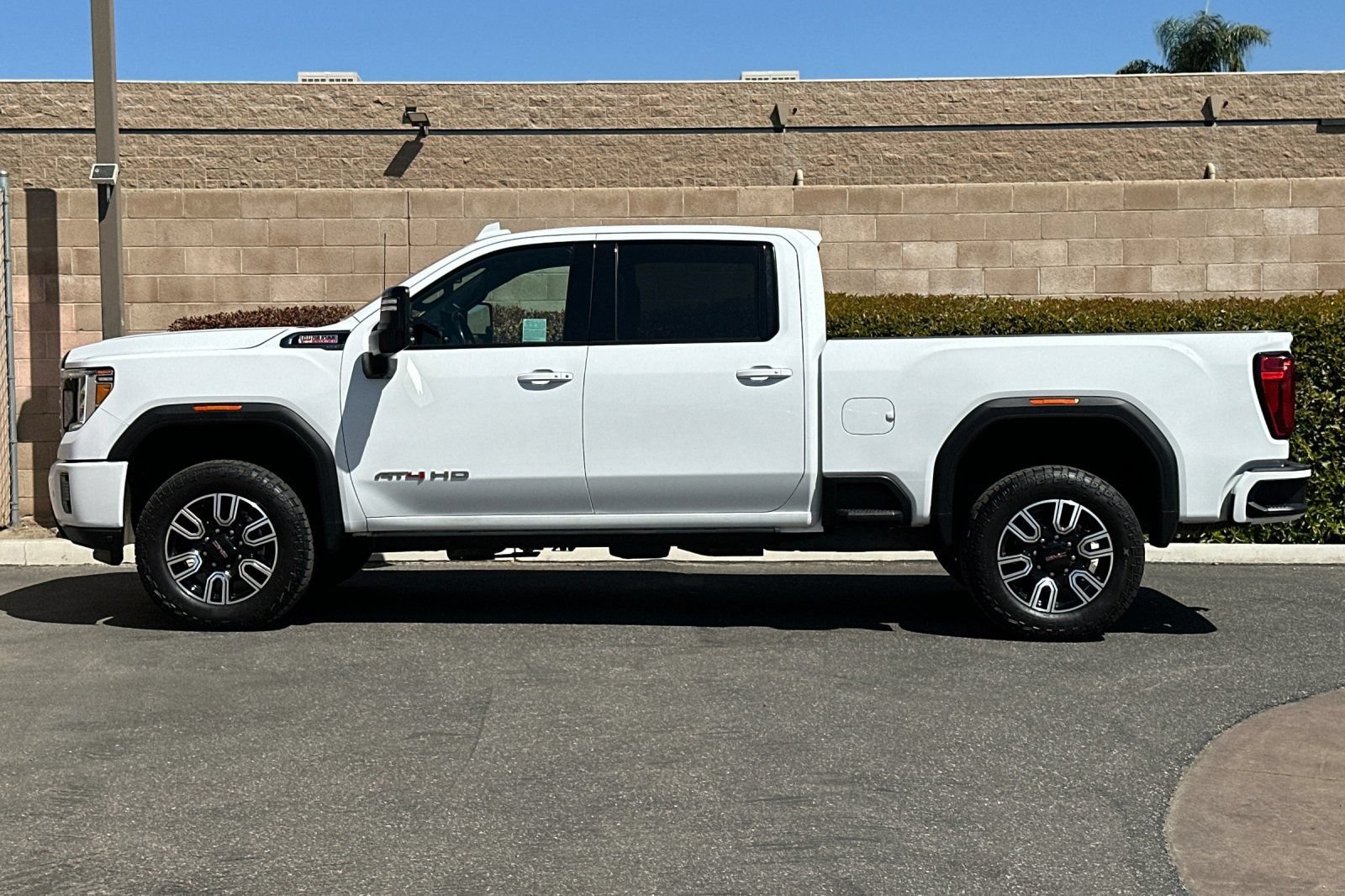 Certified 2022 GMC Sierra 2500 AT4 w/ AT4 Preferred Package AWD/4WD image 7