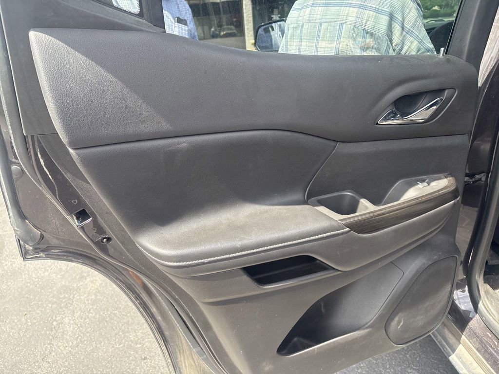 Used 2019 GMC Acadia SLT AWD/4WD image 17