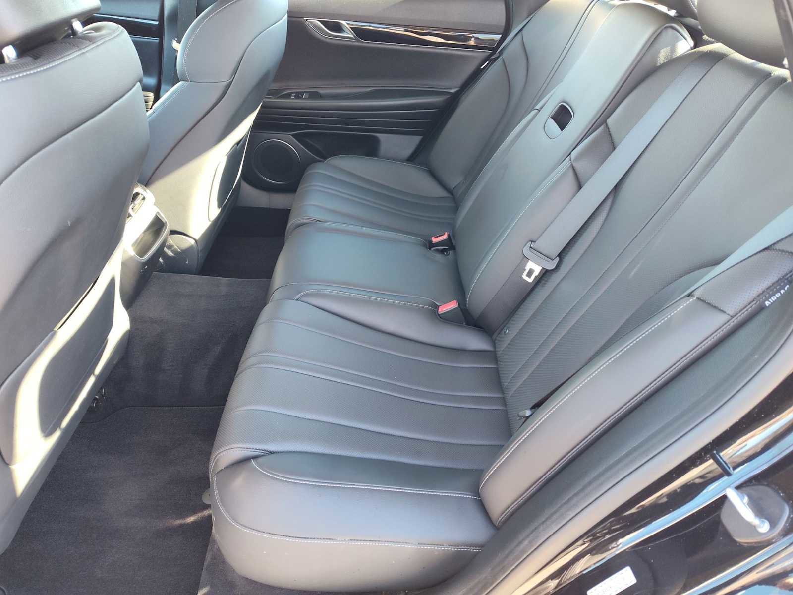 Used 2023 Genesis G80 2.5T image 17