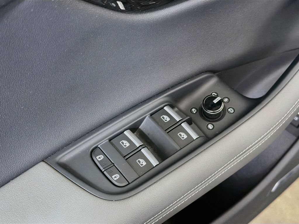 Used 2025 Audi Q8 Premium Plus AWD/4WD image 19