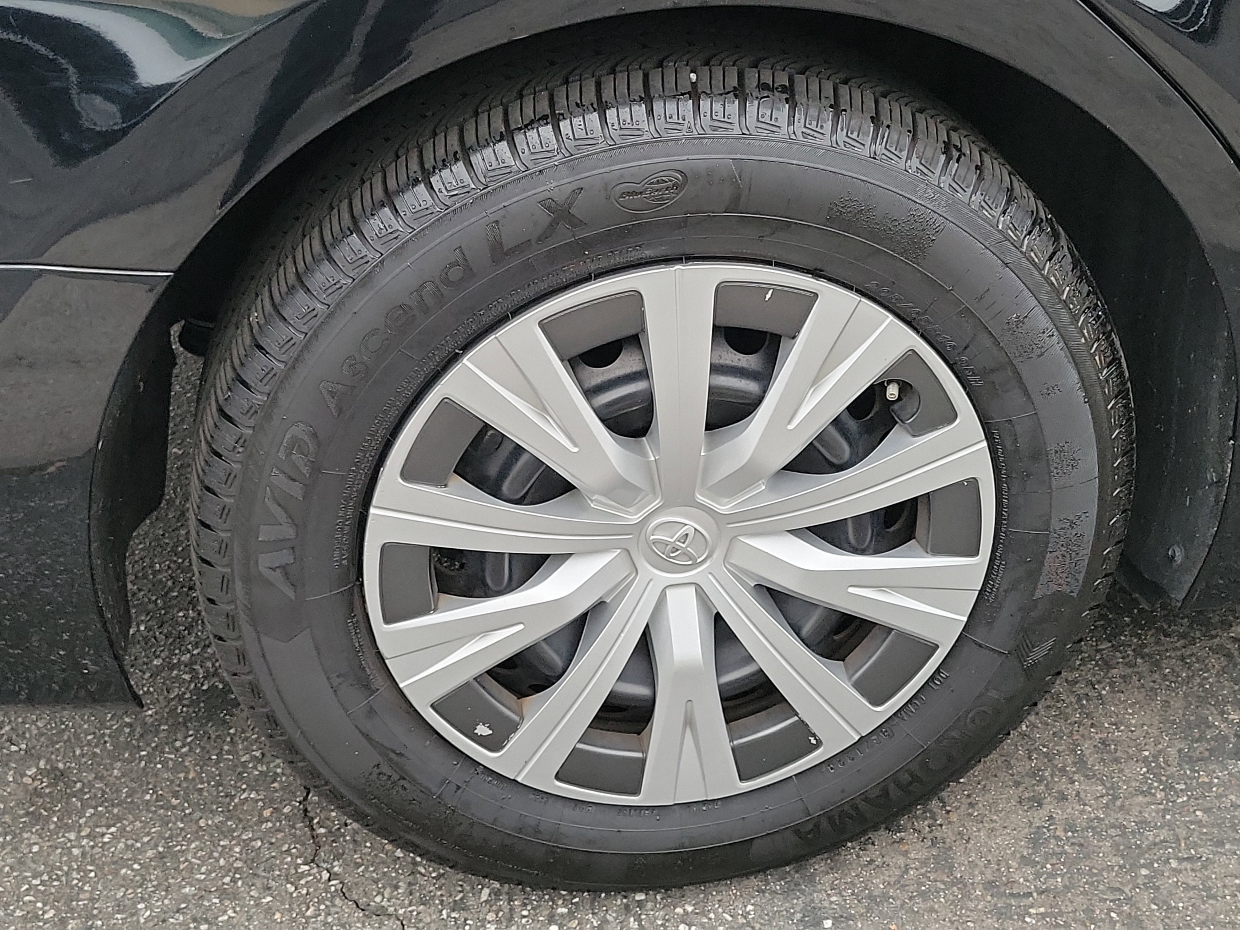 Used 2019 Toyota Camry LE image 22